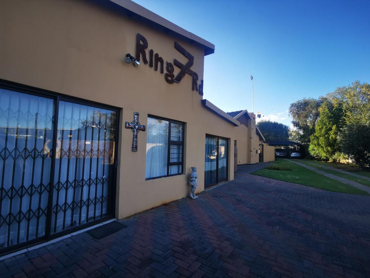 The Yellow Butterfly Vereeniging Exterior foto